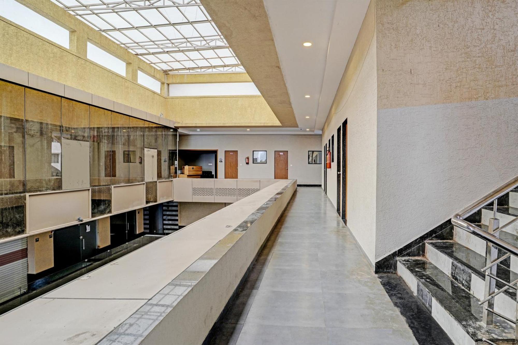 Oyo Flagship Hotel 9 Surate Extérieur photo
