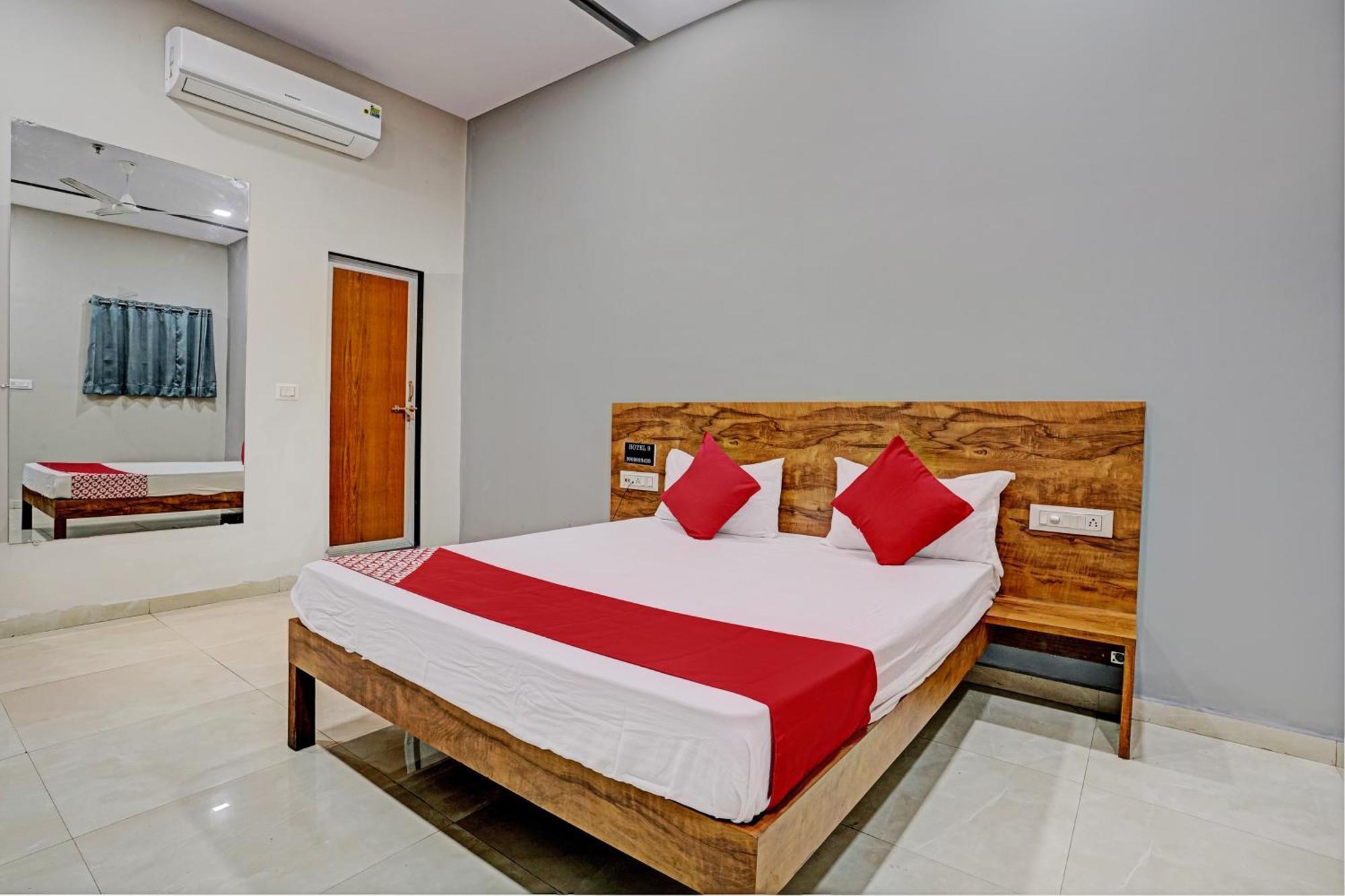 Oyo Flagship Hotel 9 Surate Extérieur photo